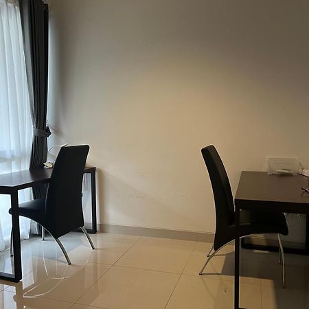 2 Floor Cozy House In Wisteria Jakarta Garden City Экстерьер фото