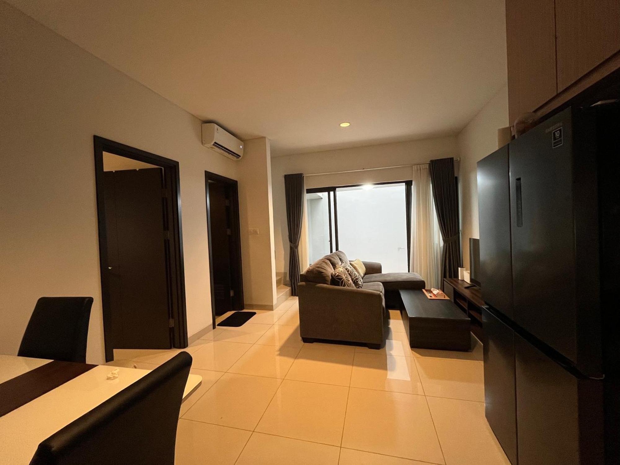 2 Floor Cozy House In Wisteria Jakarta Garden City Экстерьер фото