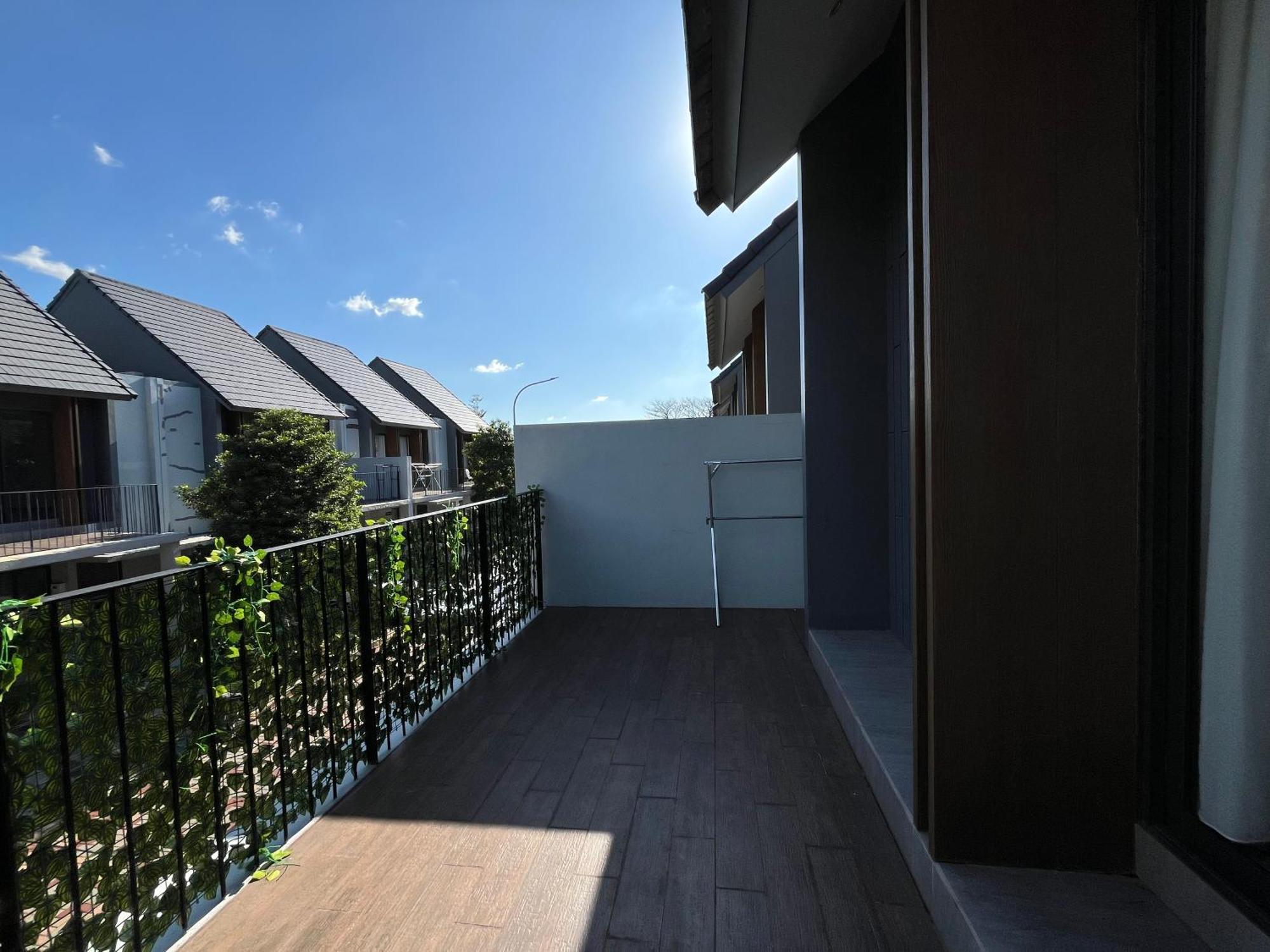 2 Floor Cozy House In Wisteria Jakarta Garden City Экстерьер фото